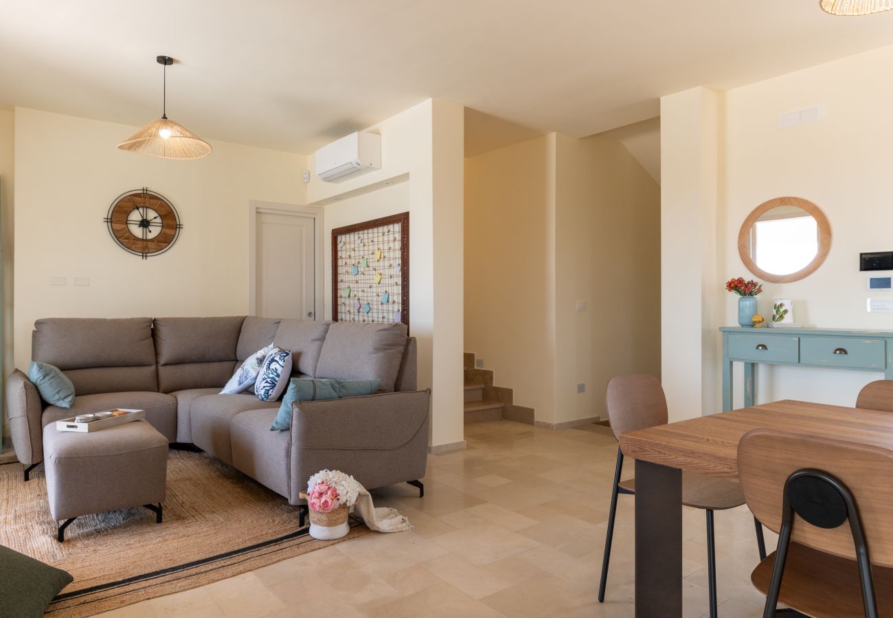 Villa in Torre Pali - Gehobene Designvilla, 2 Ebenen m. Pool u.Meerblick