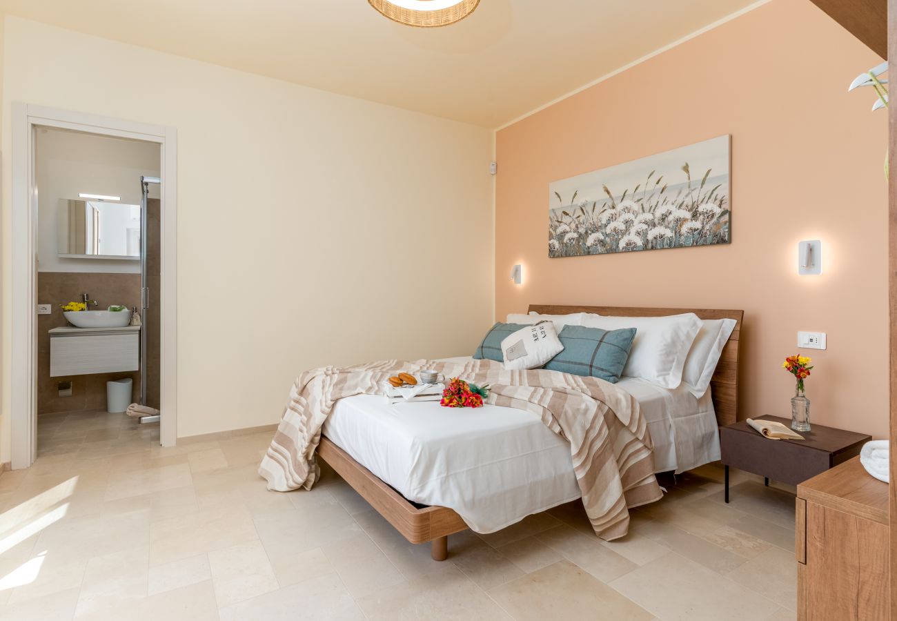 Villa in Torre Pali - Gehobene Designvilla, 2 Ebenen m. Pool u.Meerblick