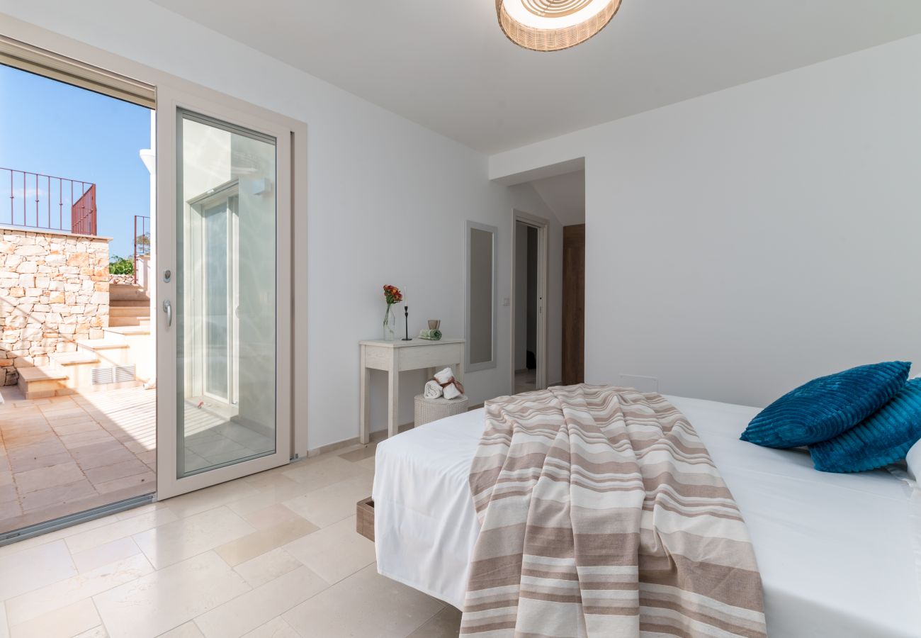 Villa in Torre Pali - Gehobene Designvilla, 2 Ebenen m. Pool u.Meerblick