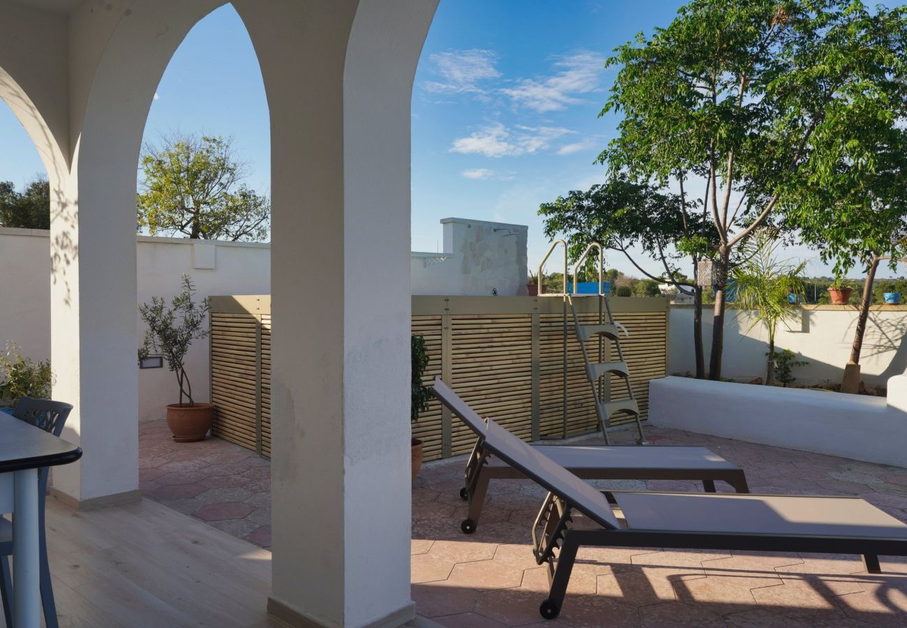 Ferienhaus in Leuca - Hübsches Ferienhaus mit kl. Pool und Meerblick