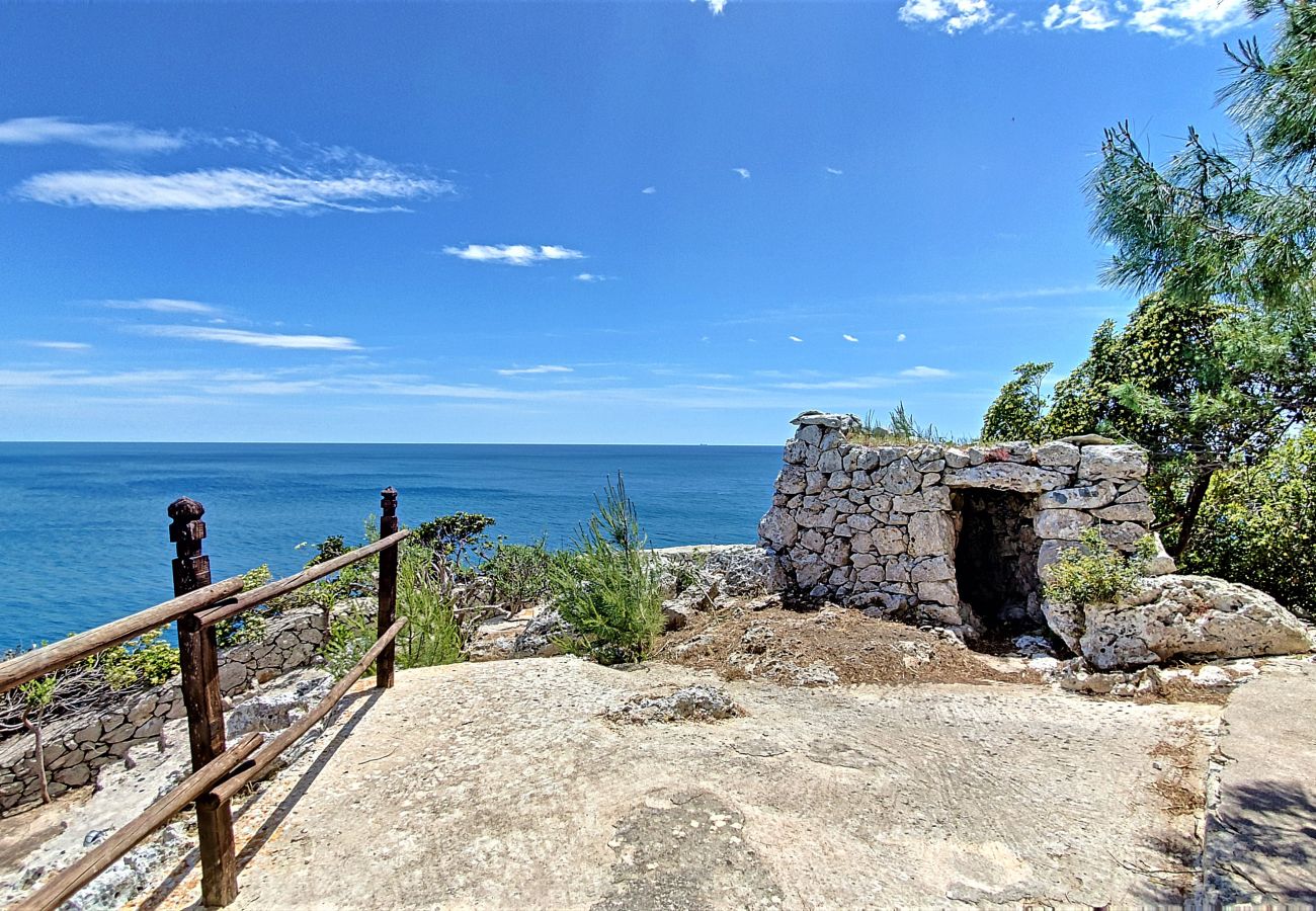 Villa in Castro - Atemberaubende Whirlpool-Villa mit Meerzugang (Haus B)
