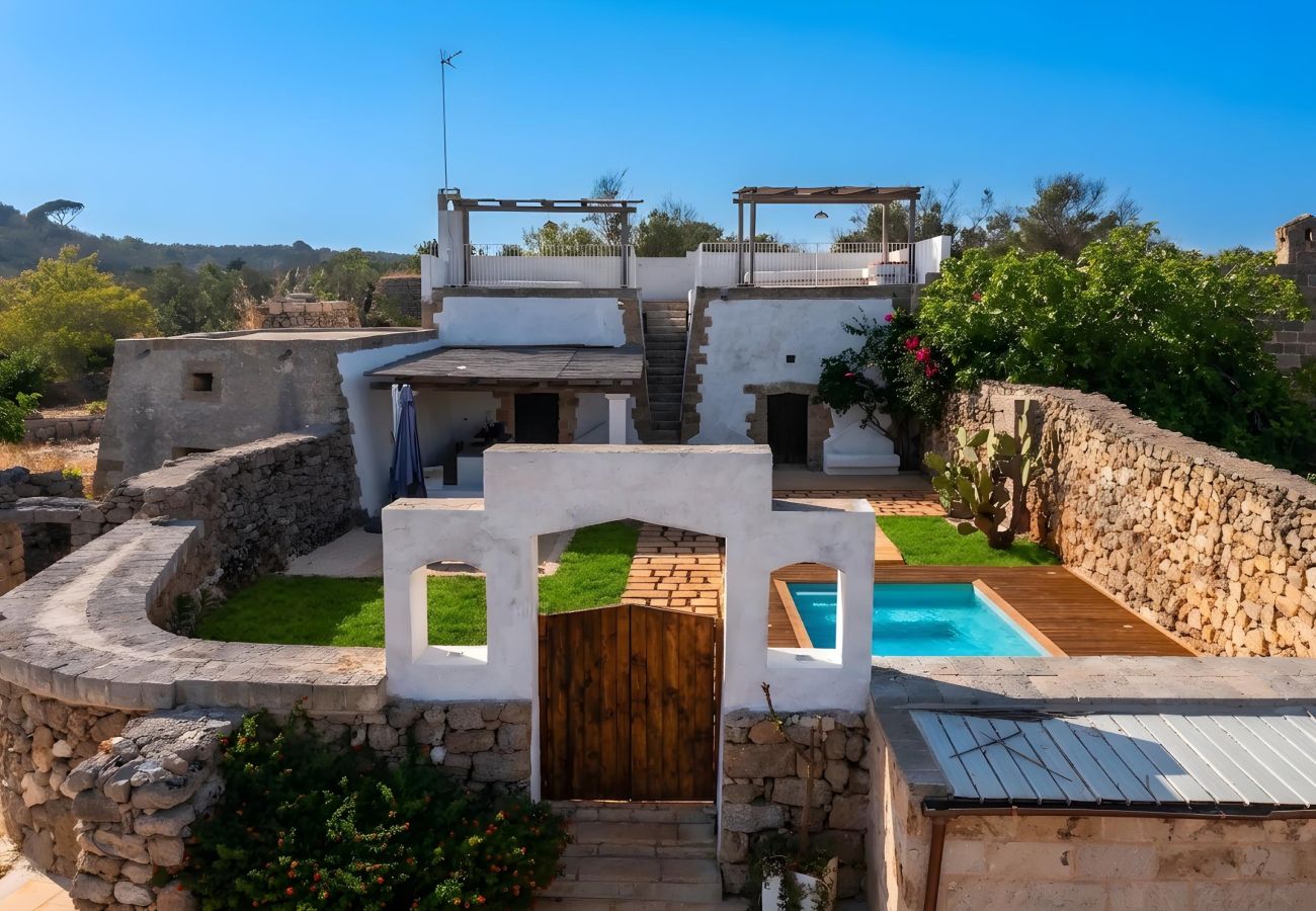Villa in Leuca - Ein Juwel: Kleines, antikes Landhaus mit Pool