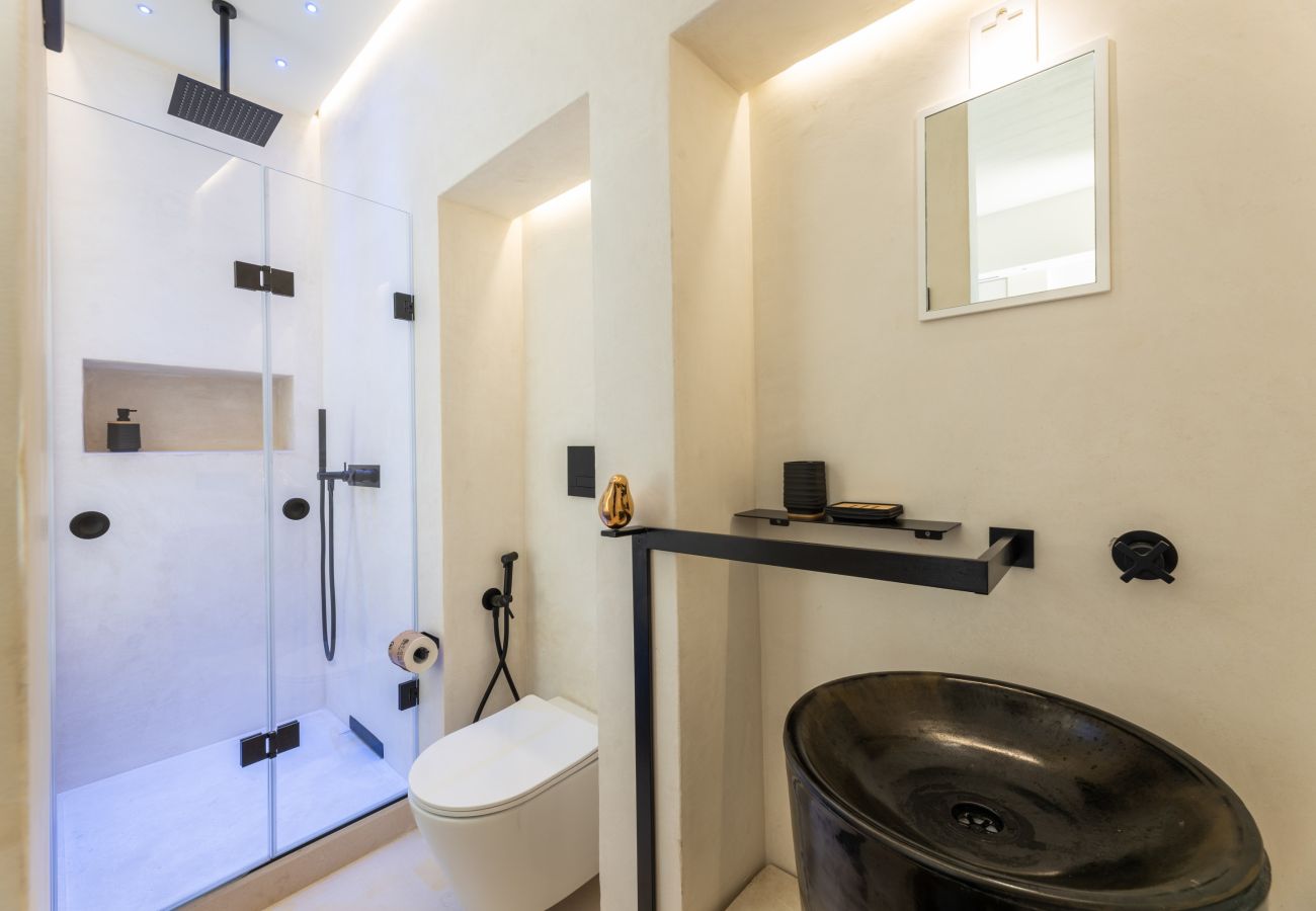 Villa in Gallipoli - High-End Turmvilla: 2 Pools in Strandnähe