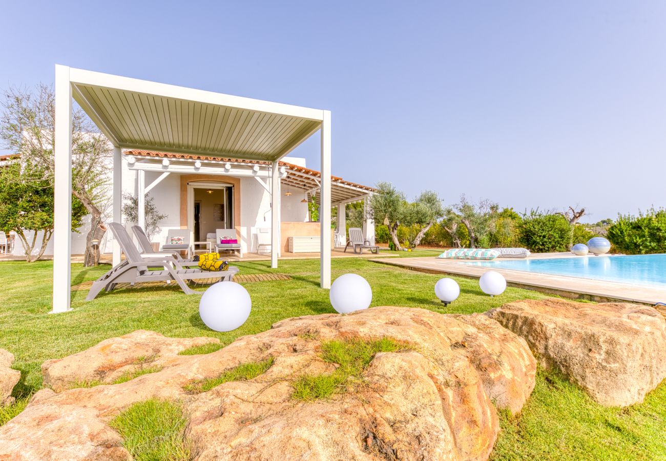 Villa in Pescoluse - Gehobene Pool-Villa mit großem Garten