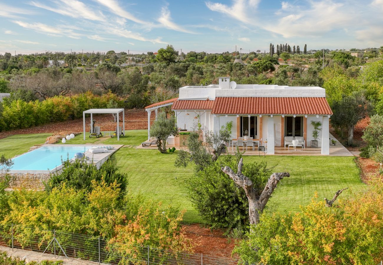Villa in Pescoluse - Gehobene Pool-Villa mit großem Garten