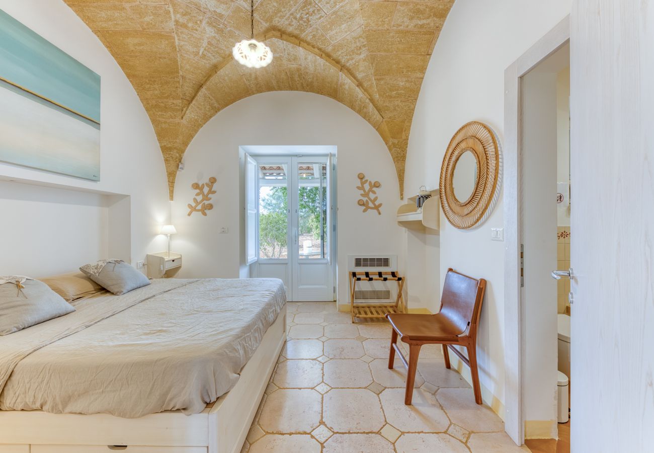 Villa in Pescoluse - Gehobene Pool-Villa mit großem Garten