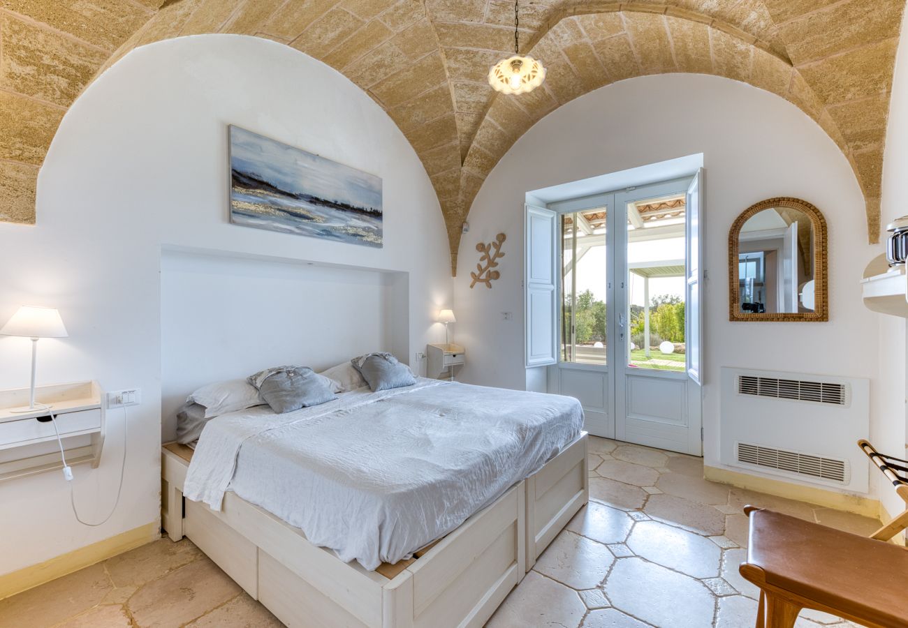Villa in Pescoluse - Gehobene Pool-Villa mit großem Garten