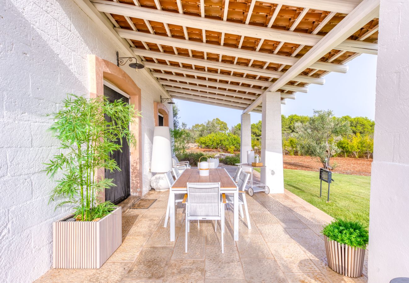 Villa in Pescoluse - Gehobene Pool-Villa mit großem Garten