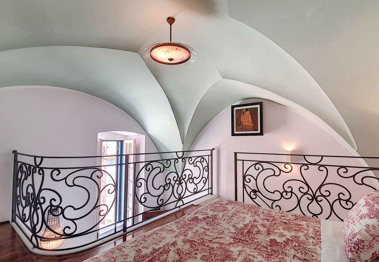 Ferienhaus in Castro - In der antiken Burg: Meerblick u. Außenwhirlpool