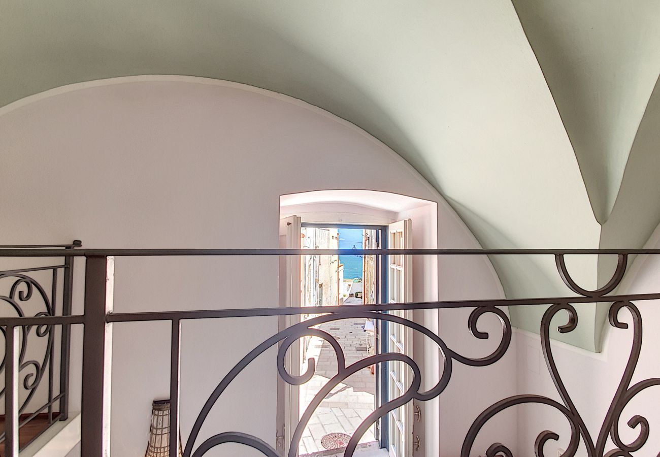 Ferienhaus in Castro - In der antiken Burg: Meerblick u. Außenwhirlpool