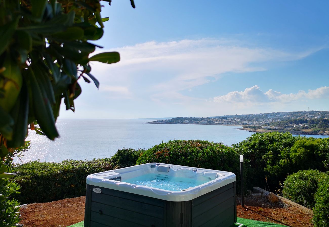 House in Leuca - Wonderful seaview w/ direct sea access & jacuzzi