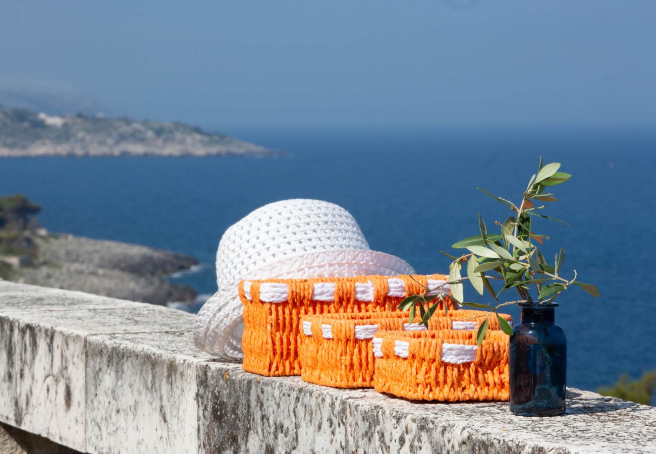Villa in Andrano - Whole villa with 2 apartments and 180° sea view