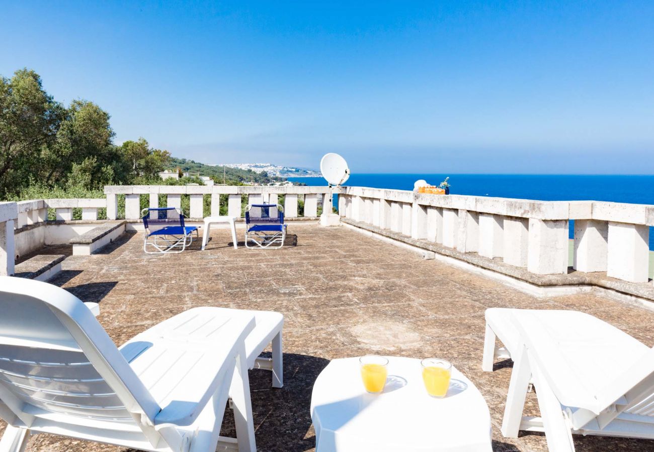 Villa in Andrano - Whole villa with 2 apartments and 180° sea view