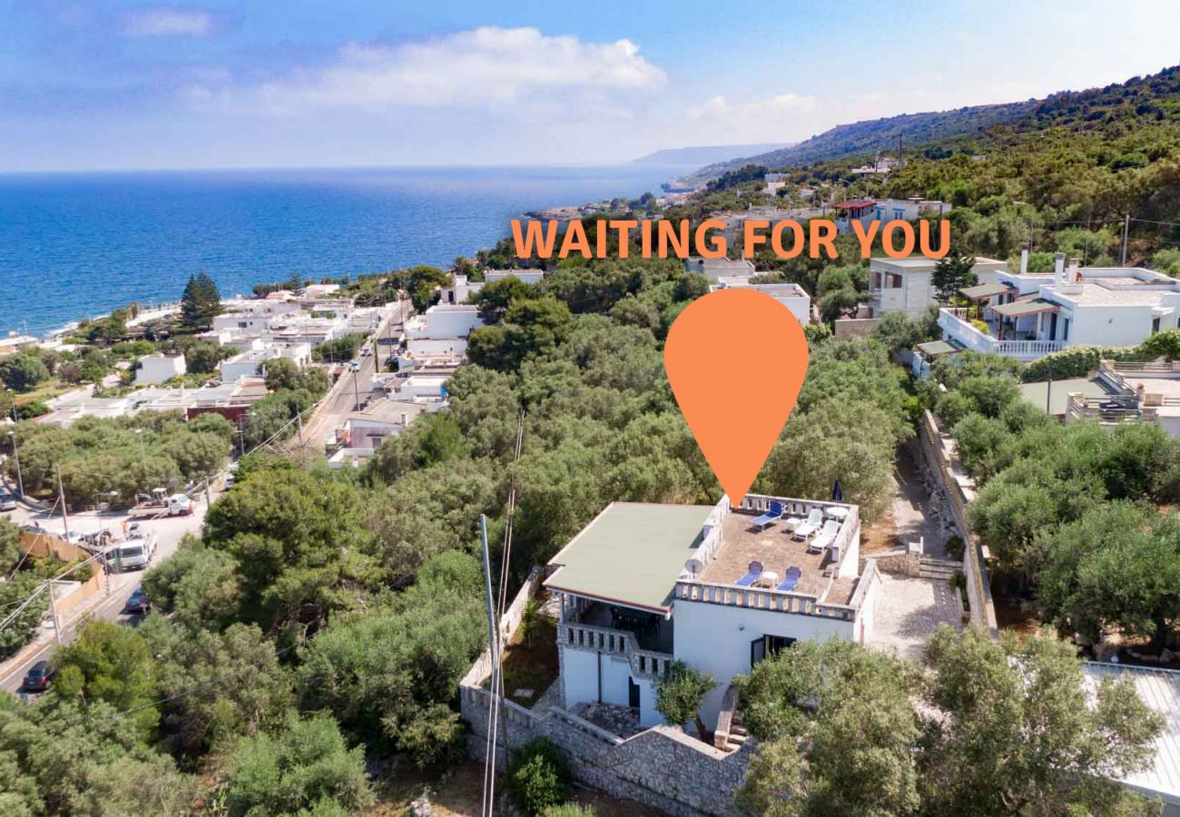 Villa in Andrano - Whole villa with 2 apartments and 180° sea view