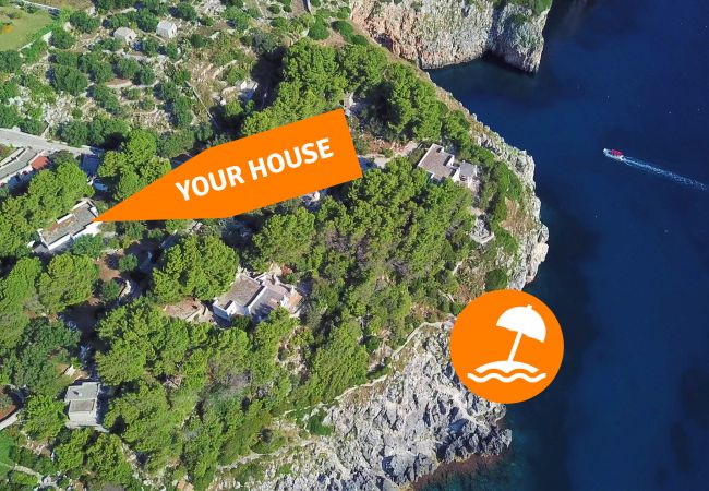 House in Castro - Large villa with sea access (house D) House in Castro - Large villa with sea access (house D)