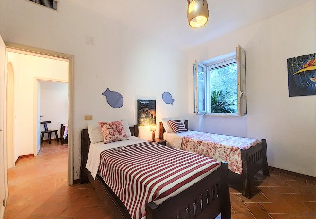 House in Castro - Large villa with sea access (house D) House in Castro - Large villa with sea access (house D)