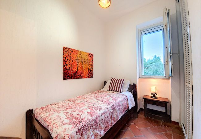 House in Castro - Large villa with sea access (house D) House in Castro - Large villa with sea access (house D)