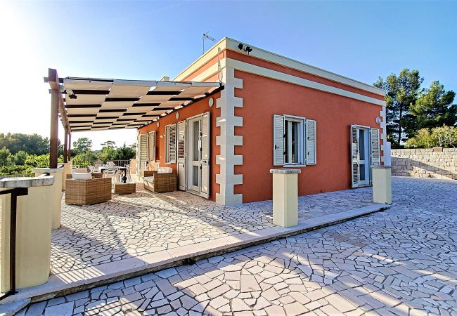 Villa in Torre Pali - Sea view pool villa w/ garden, 2km from sand