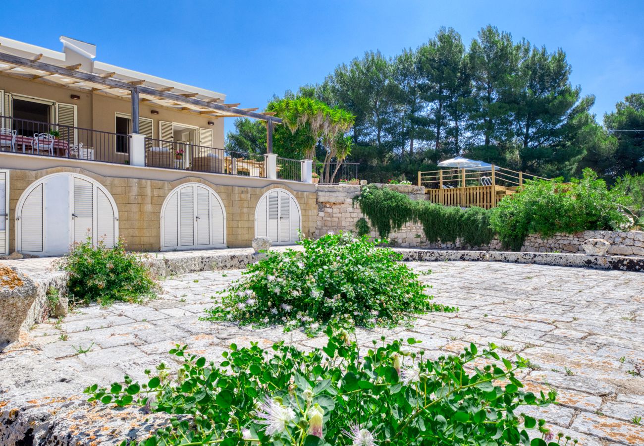 Villa in Torre Pali - Sea view pool villa w/ garden, 2km from sand