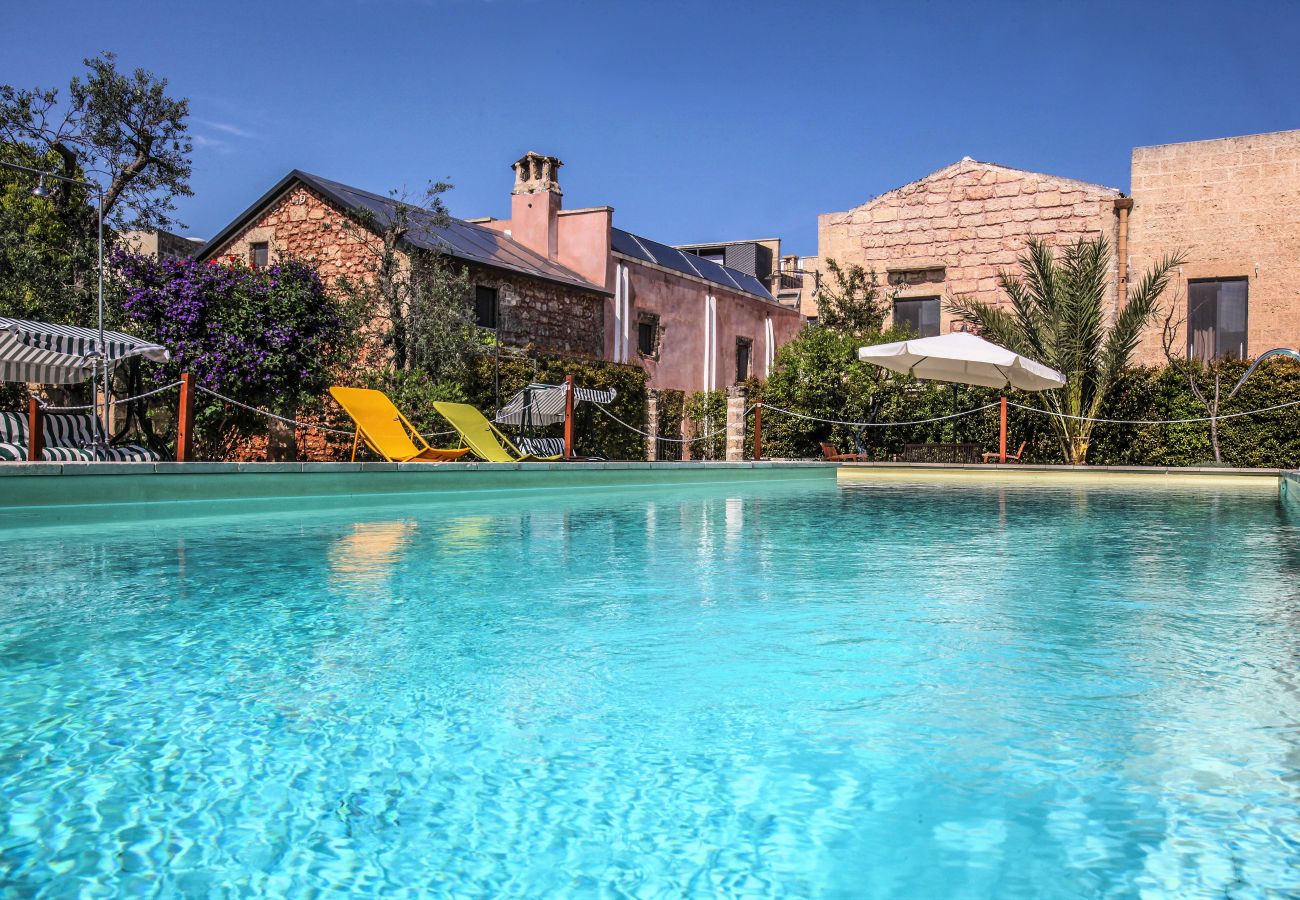 House in Patù - Historic house with pool and Mediterranean park (A)