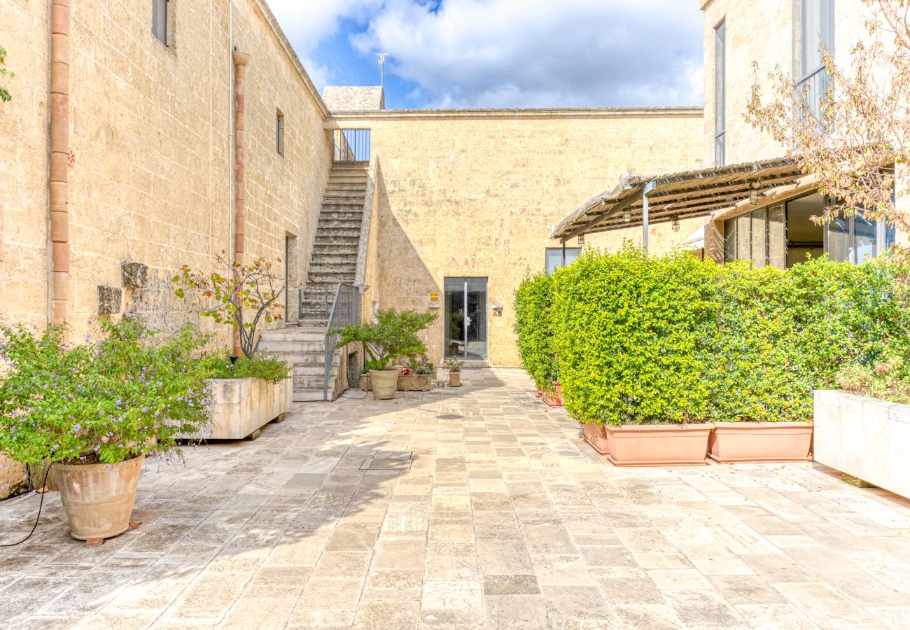 House in Patù - Historic house with pool and Mediterranean park (A)