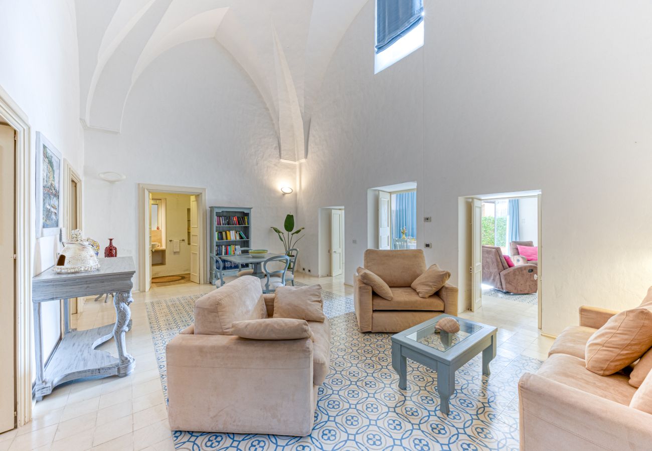 House in Patù - Historic house with pool and Mediterranean park (A)