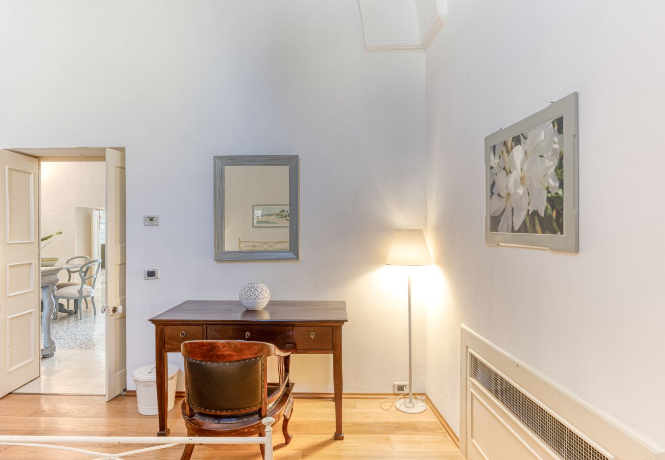 House in Patù - Historic house with pool and Mediterranean park (A)
