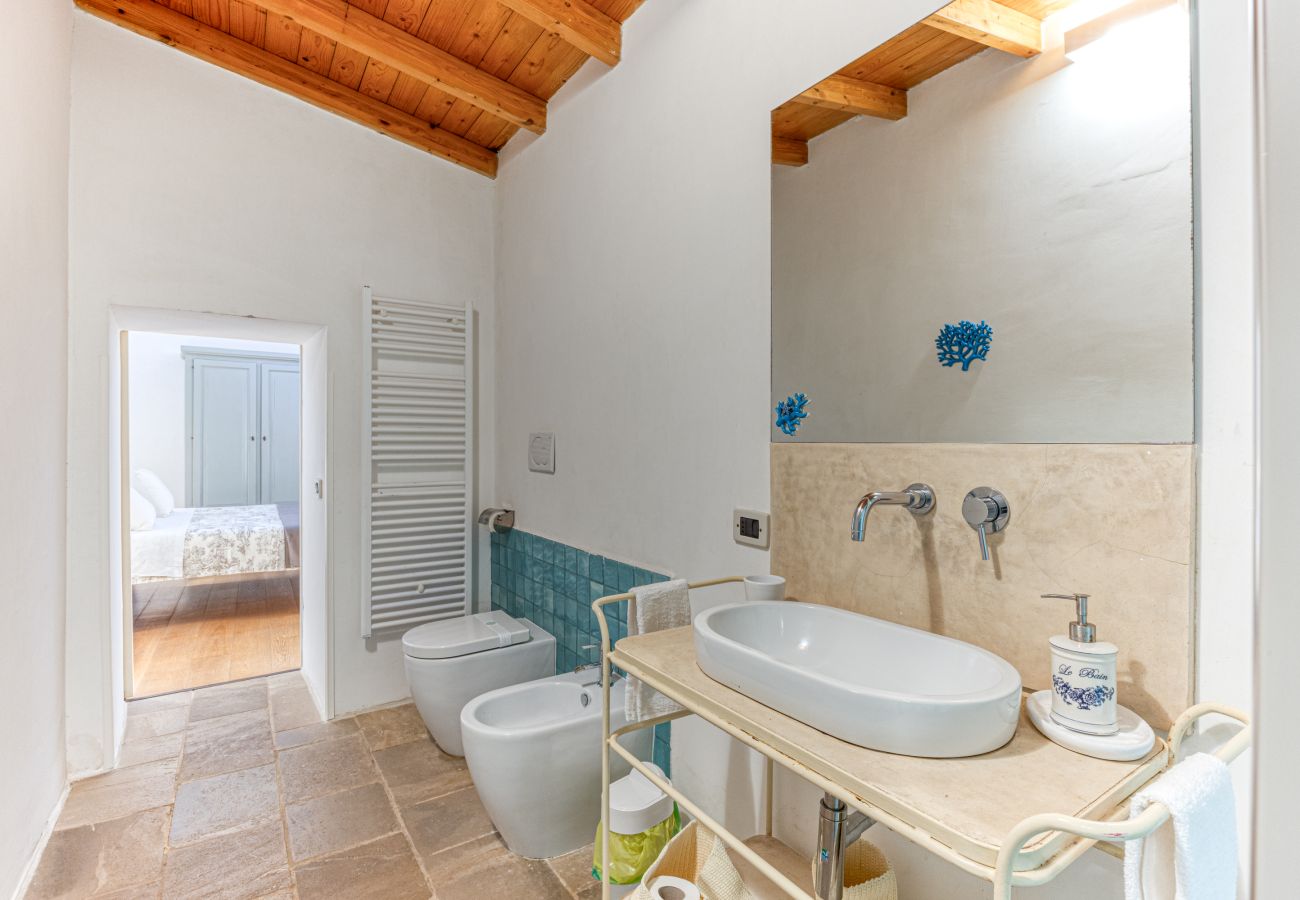 House in Patù - Historic house with pool and Mediterranean park (A)