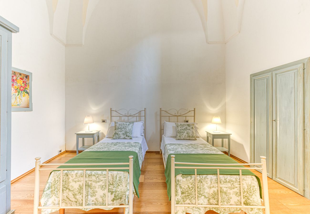 House in Patù - Historic house with pool and Mediterranean park (A)
