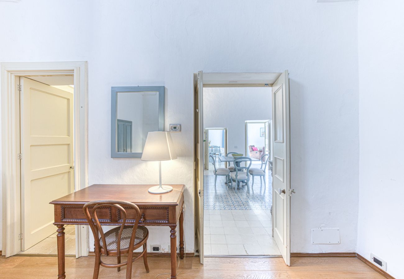 House in Patù - Historic house with pool and Mediterranean park (A)