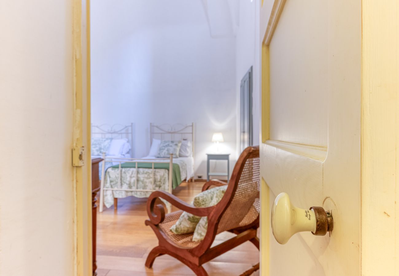 House in Patù - Historic house with pool and Mediterranean park (A)