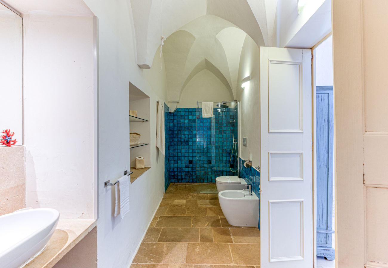 House in Patù - Historic house with pool and Mediterranean park (A)