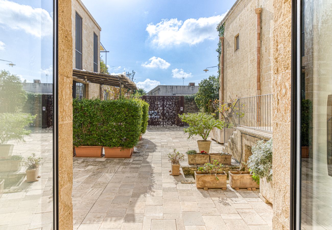 House in Patù - Historic house with pool and Mediterranean park (A)