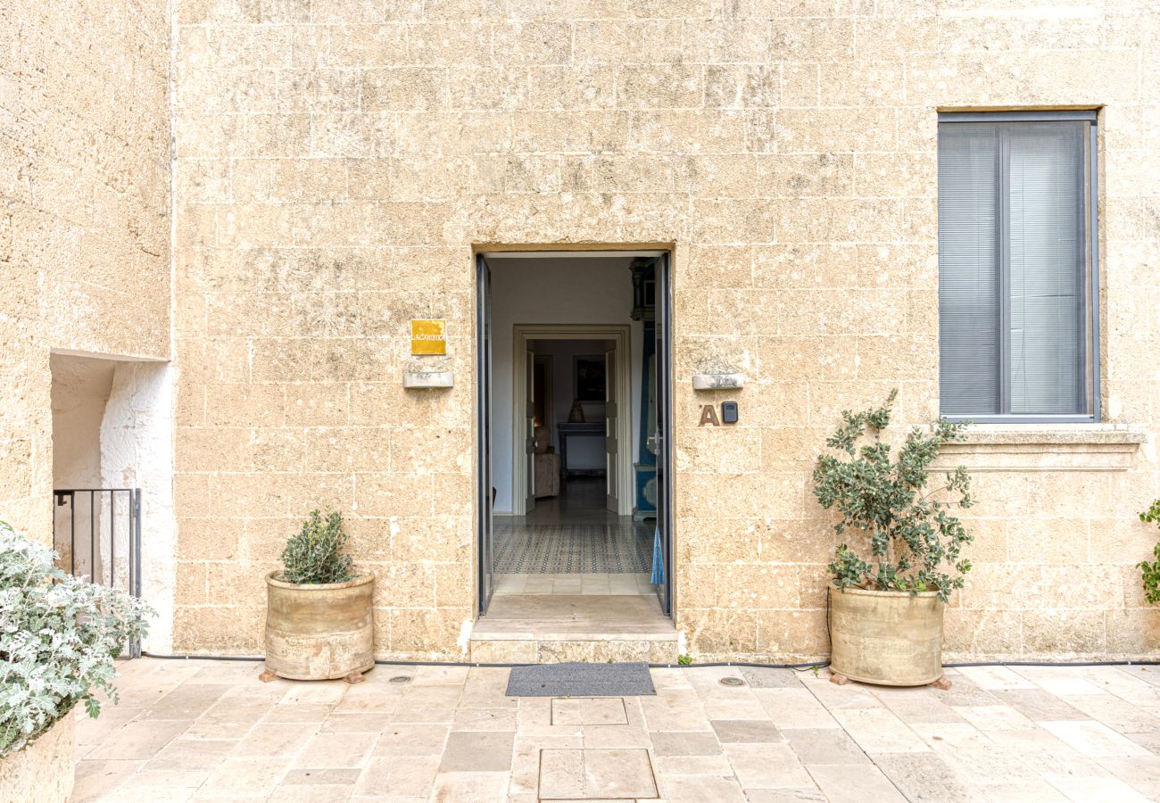 House in Patù - Historic house with pool and Mediterranean park (A)