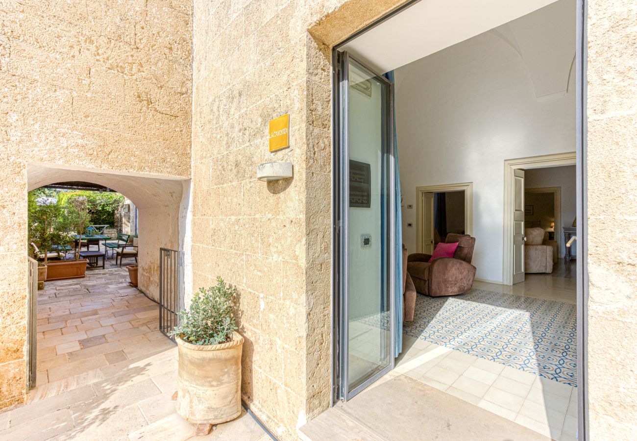 House in Patù - Historic house with pool and Mediterranean park (A)