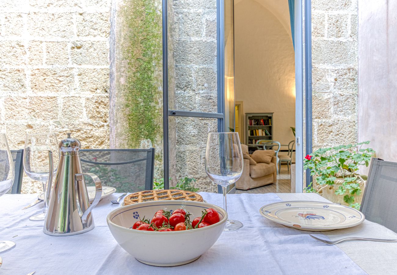 House in Patù - Historic house with pool and Mediterranean park (A)