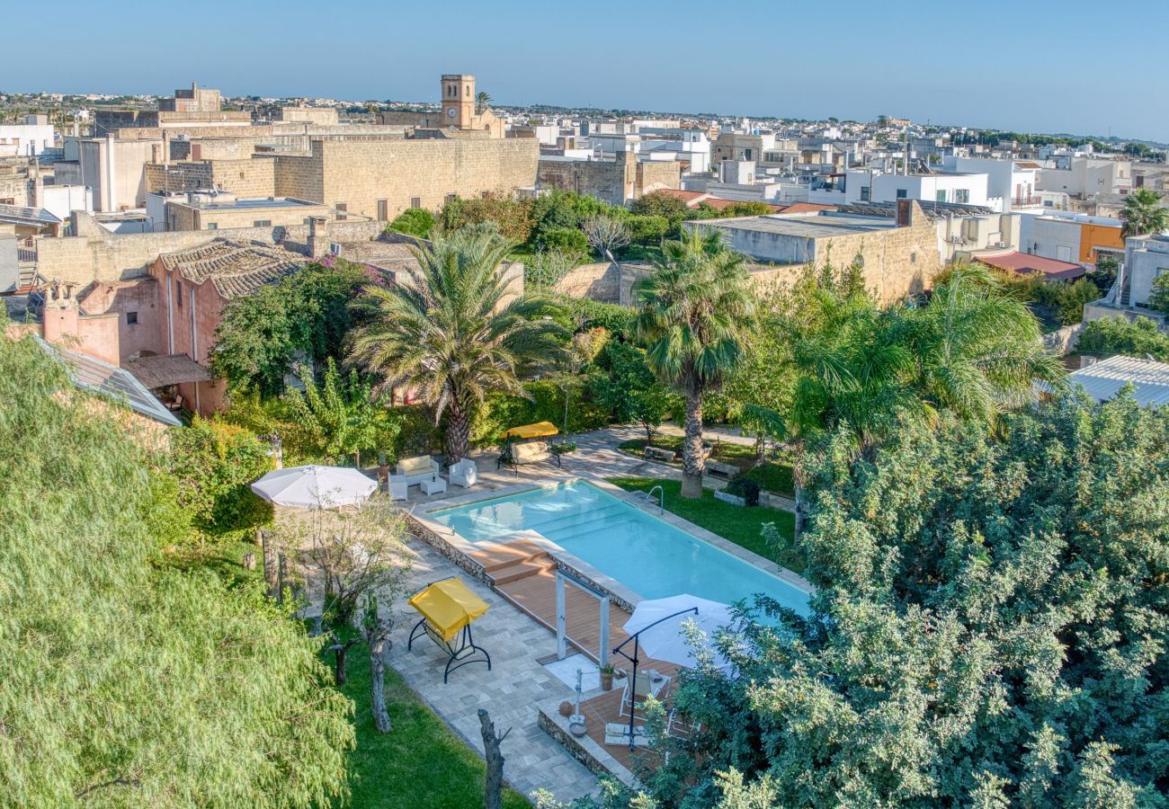 House in Patù - Historic house with pool and Mediterranean park (A)