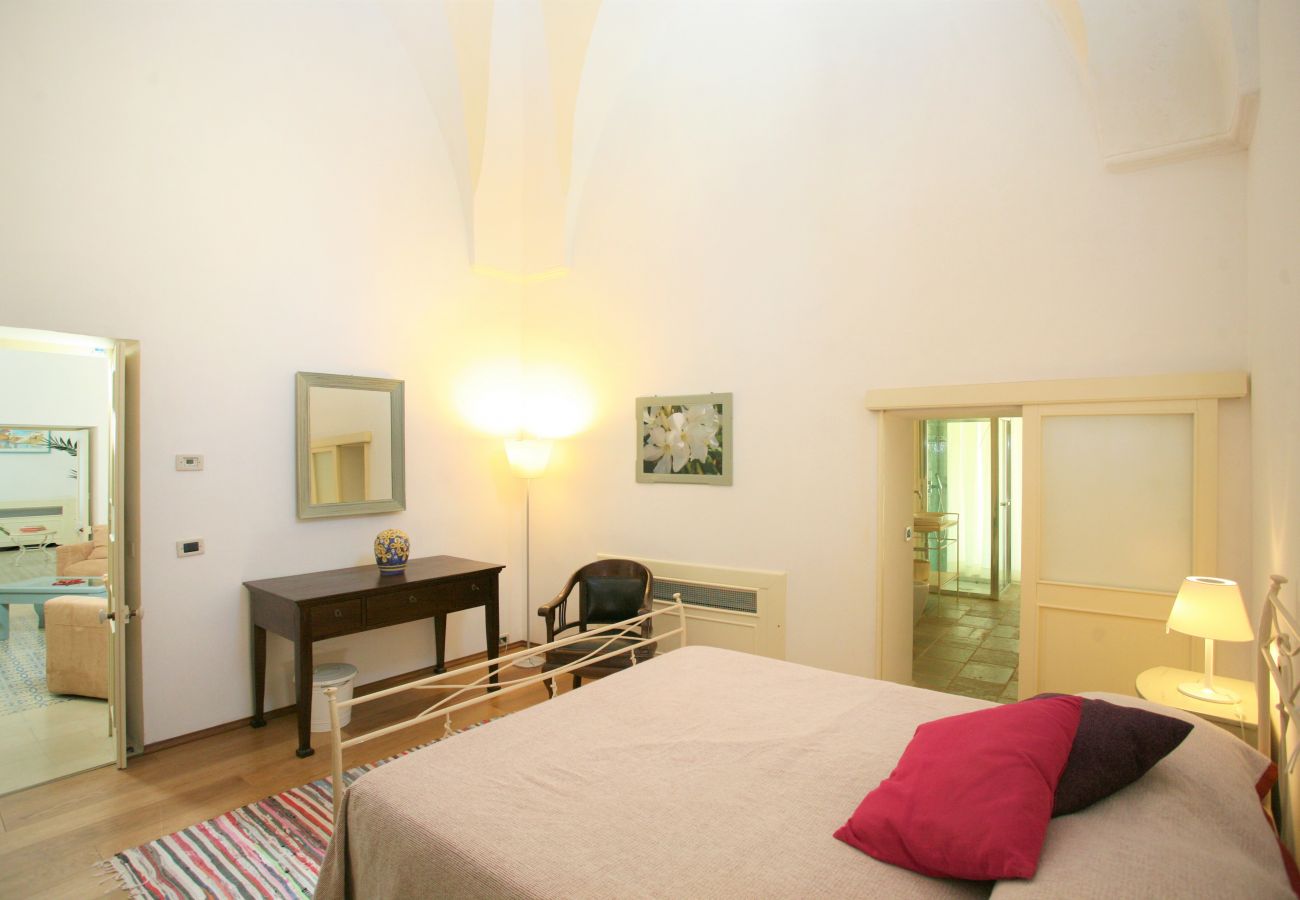 Villa in Patù - Charming residence with large pool and park