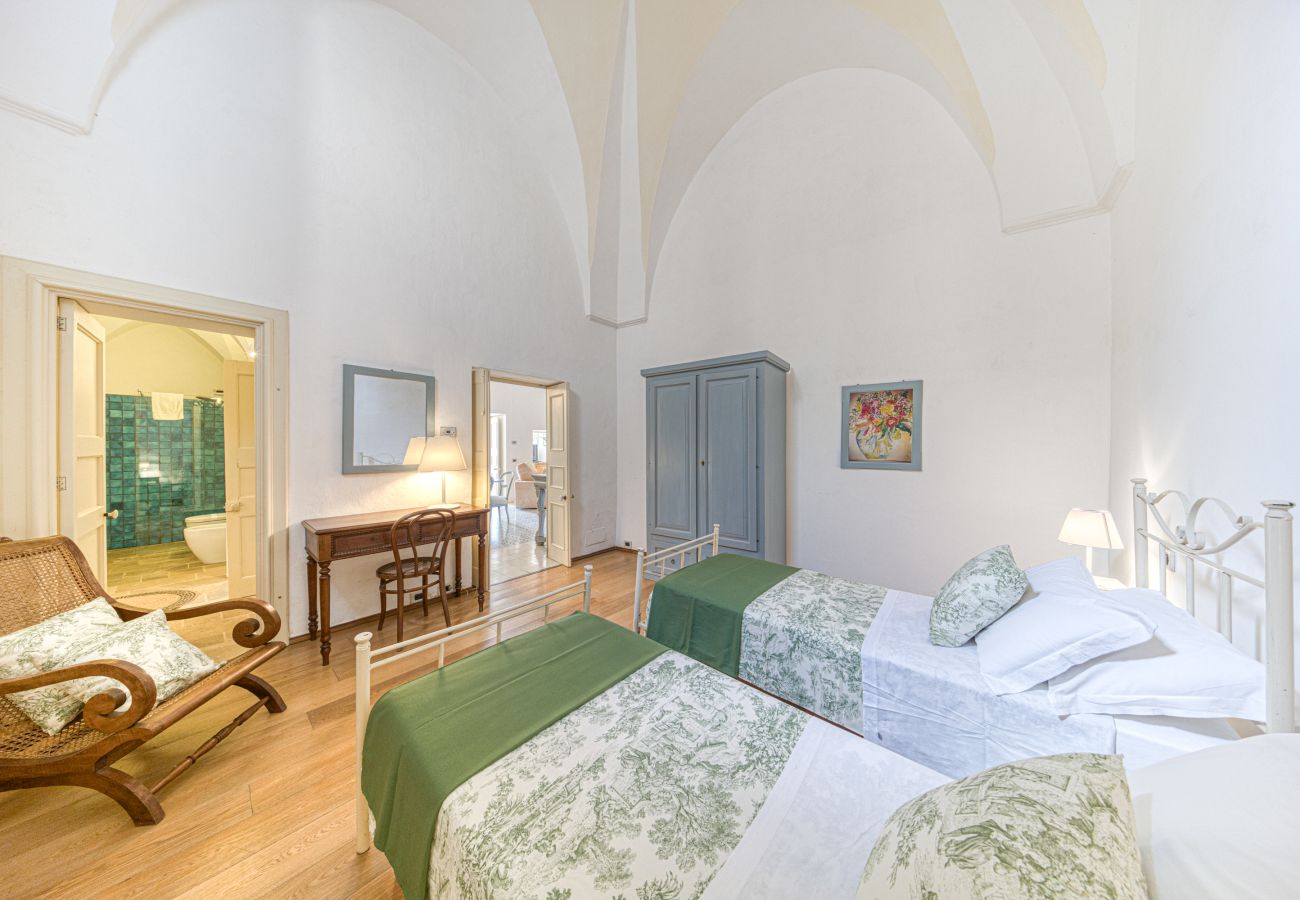 Villa in Patù - Charming residence with large pool and park