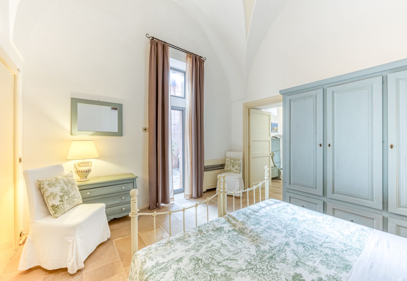 Villa in Patù - Charming residence with large pool and park