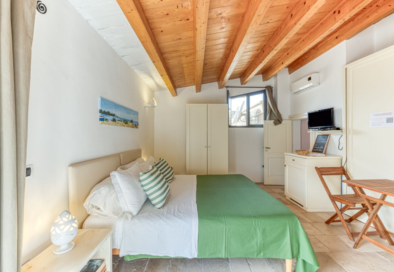 Villa in Patù - Charming residence with large pool and park