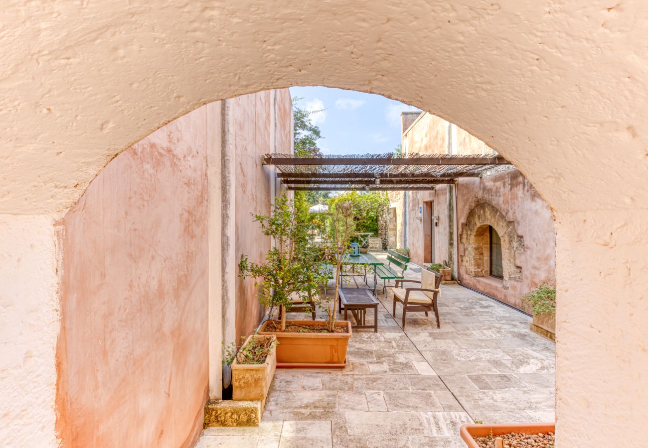 Villa in Patù - Charming residence with large pool and park