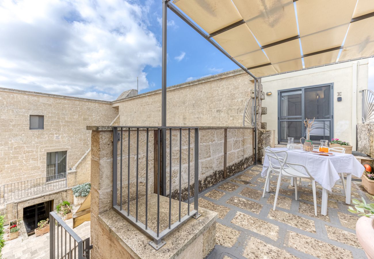 Villa in Patù - Charming residence with large pool and park