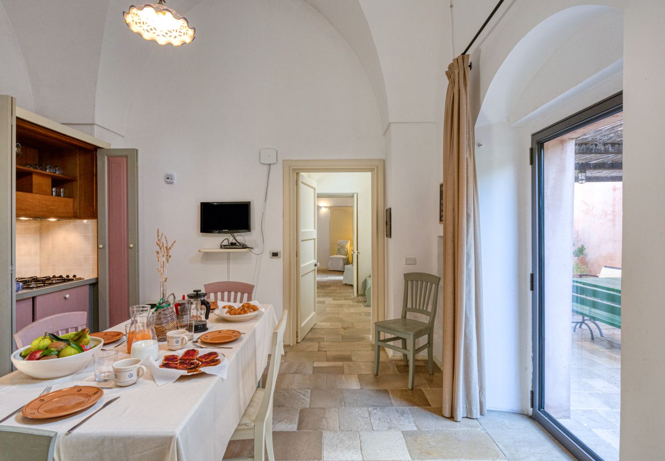 House in Patù - Cozy house with pool and park (B)