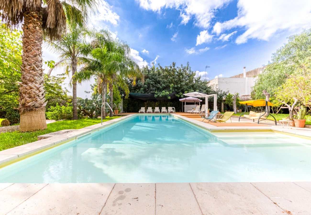 House in Patù - Cozy house with pool and park (B)