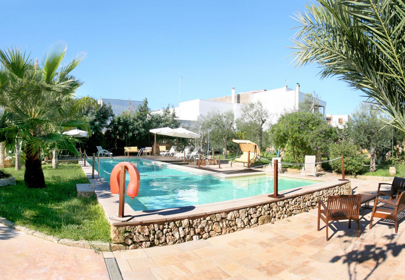 Apartment in Patù - Nice studio with pool access and terrace (E)