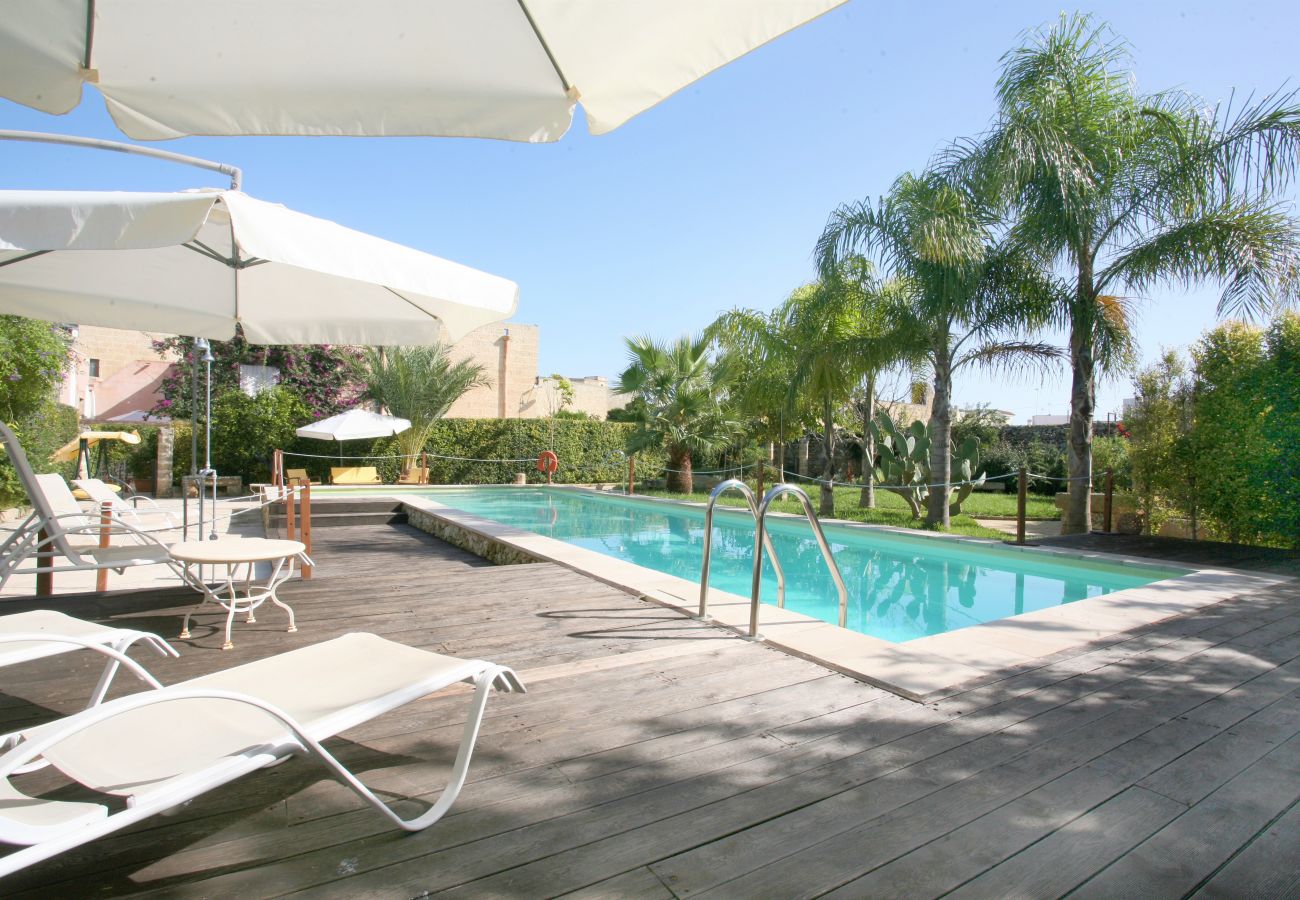 Apartment in Patù - Nice studio with pool access and terrace (E)