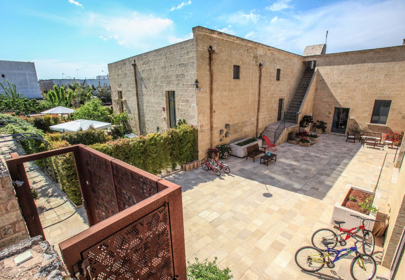 Apartment in Patù - Nice studio with pool access and terrace (E)