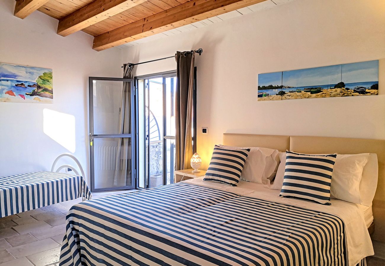 Apartment in Patù - Nice studio with pool access and terrace (E)