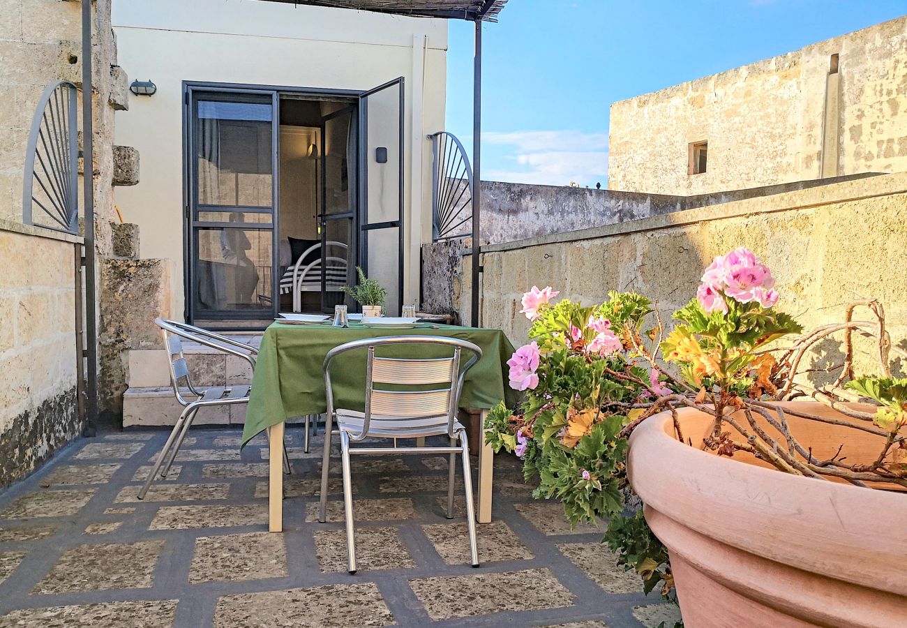 Apartment in Patù - Nice studio with pool access and terrace (E)